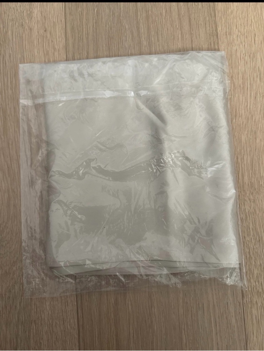 Quince Silk Pillow Case Beige Neutral zipper closer - Picture 2 of 2